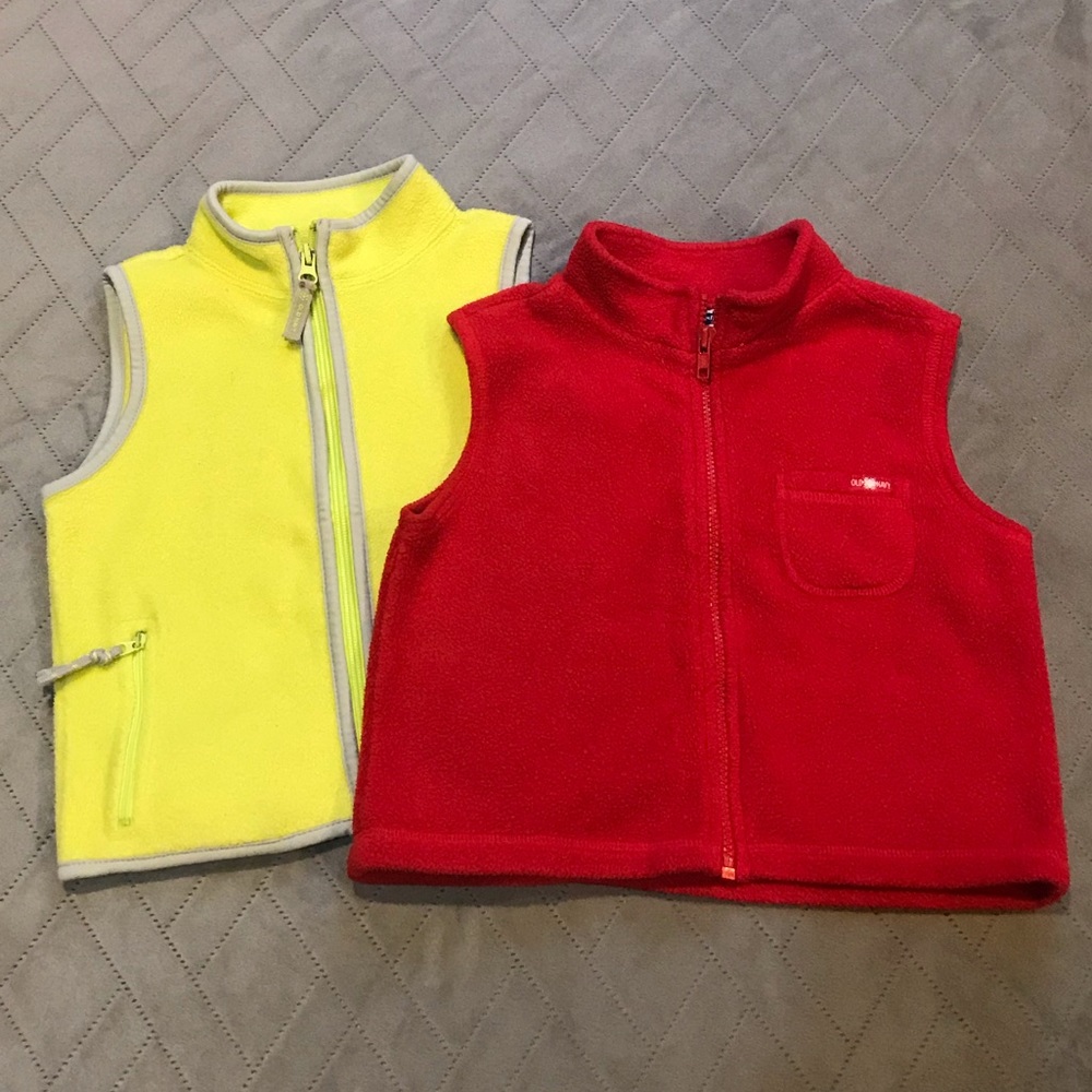 Old navy fleece vest size 4/5 & 6/7